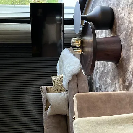 Hollywood 1 Appartement-fewo 6-bettwohnung By Interhome